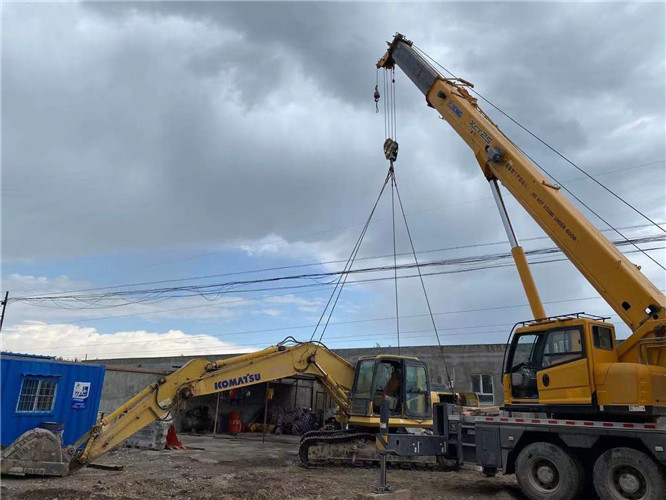 鄂城区25吨吊车的工作半径是多少？