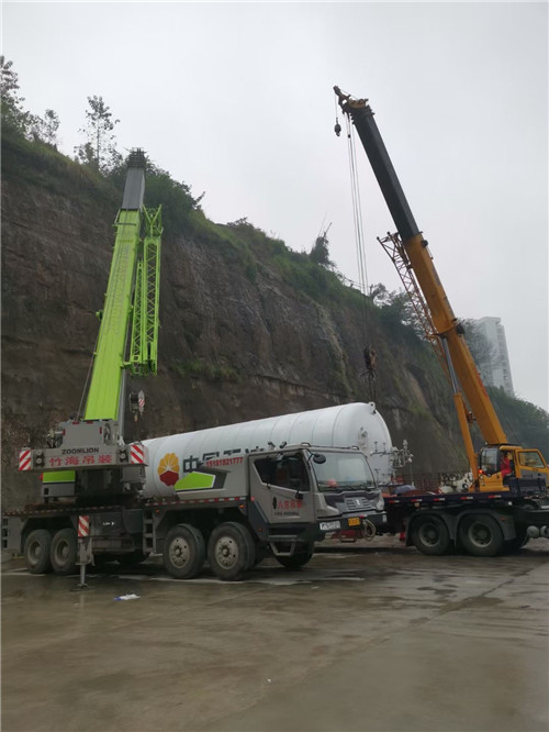 鄂城区“不怕风雨冻”—— 吊车的 “恶劣环境适应” 技术
